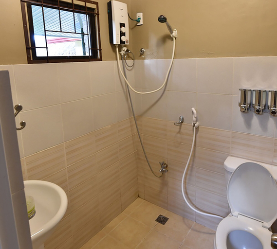 Bathroom 3, Nauvoo Farm Resort, Magalang