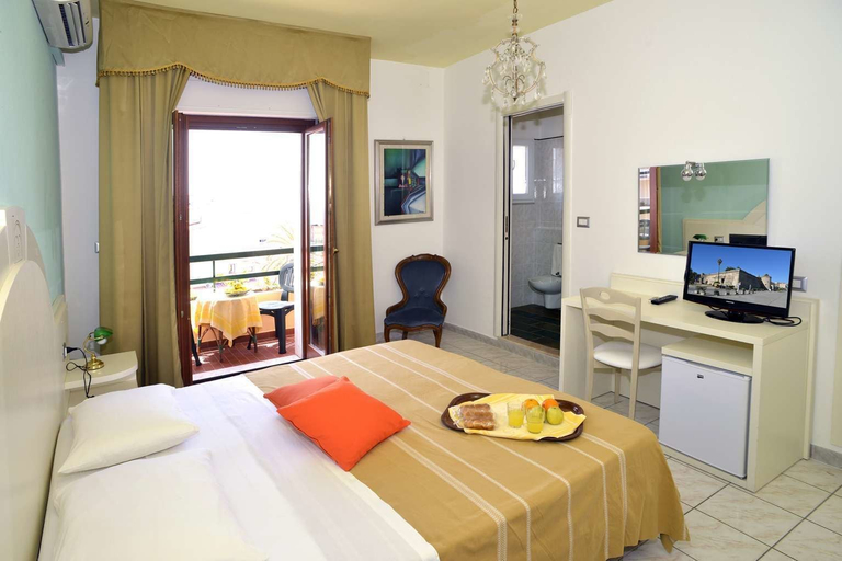 Bedroom 3, Hotel La Margherita & SPA, Sassari