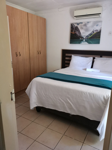 Bedroom 3, 97 High Road Guest house, Ekurhuleni