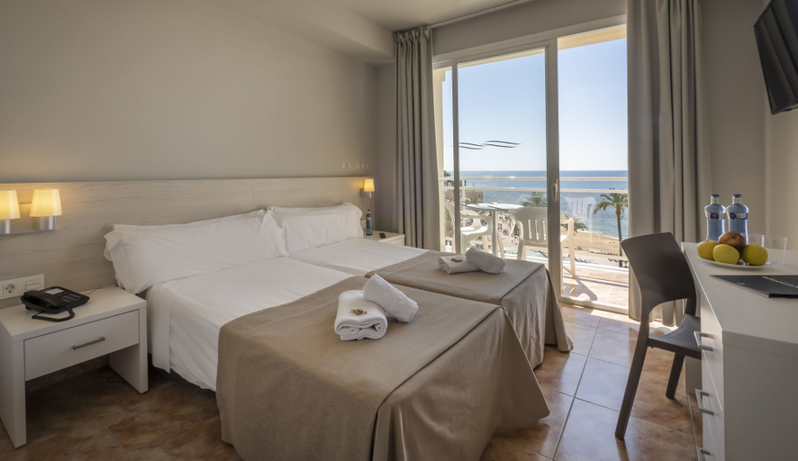 Bedroom 3, Hotel Rosamar Maritim, Girona