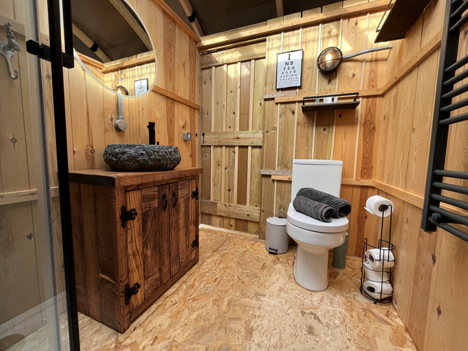 Bathroom, Moonlight Tent, Pembrokeshire