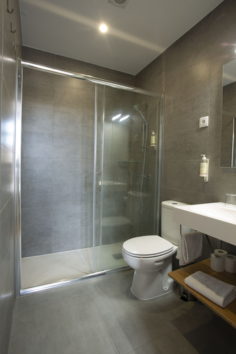 Bathroom 4, Lisbon Check-In Guesthouse, Lisbon