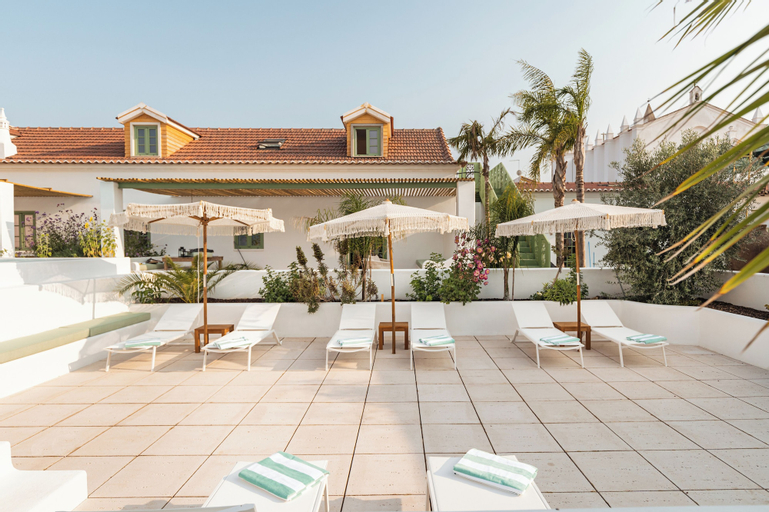 The Green House by Santiago de Alfama, Alvito