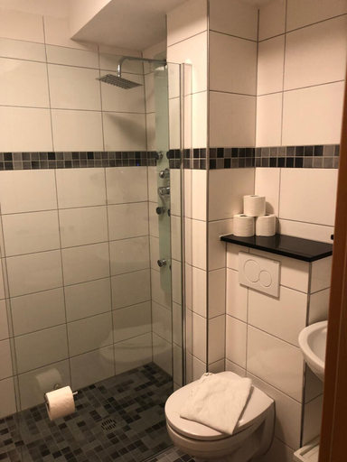 Bathroom 5, Am Kamin, Duisburg
