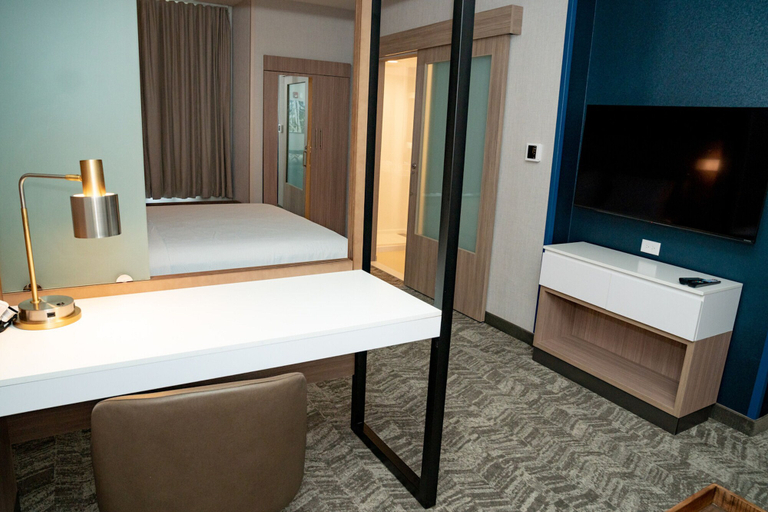 Bedroom 4, SpringHill Suites by Marriott Woodbridge, Middlesex
