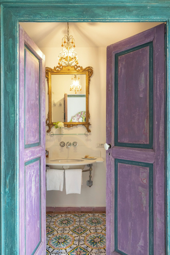 Bathroom 5, Villa De Cillis Carafa, Napoli