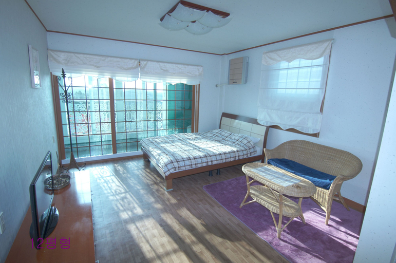 Bedroom 2, Yerae Pension, Seogwipo