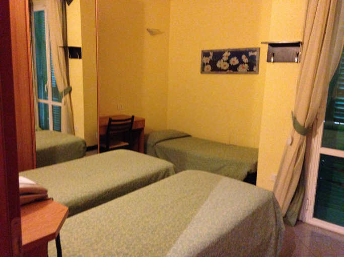 Bedroom 4, Hotel San Pietro, Genova