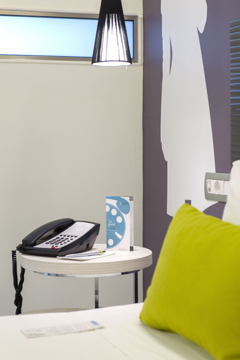 Bedroom 3, Semiramis City Hotel, South Aegean