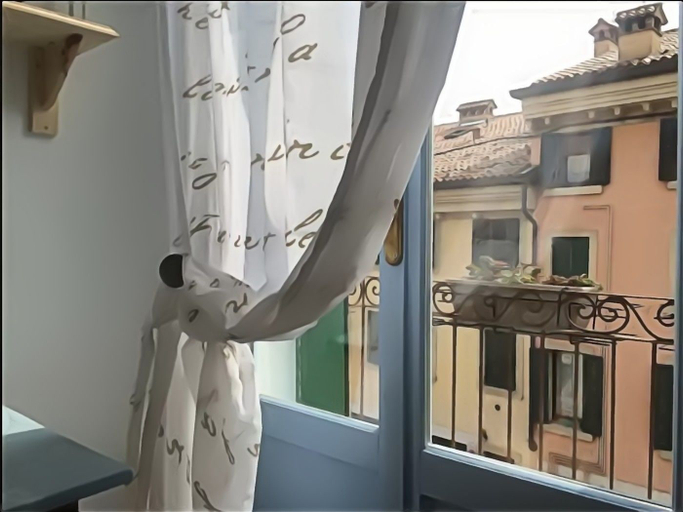Others 5, House Book, Verona