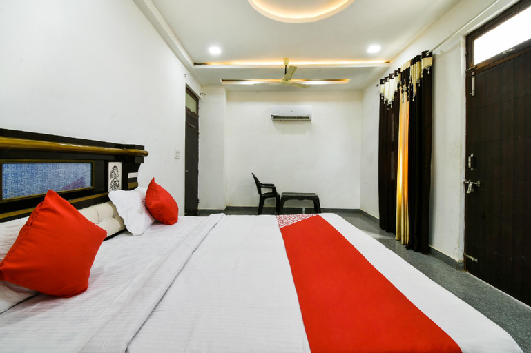 Bedroom 3, OYO 40182 Hotel Apple Inn, Bharatpur