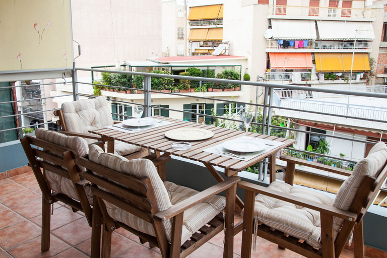 Food & Drinks, Spacious Apartment in Neos Kosmos, Attica