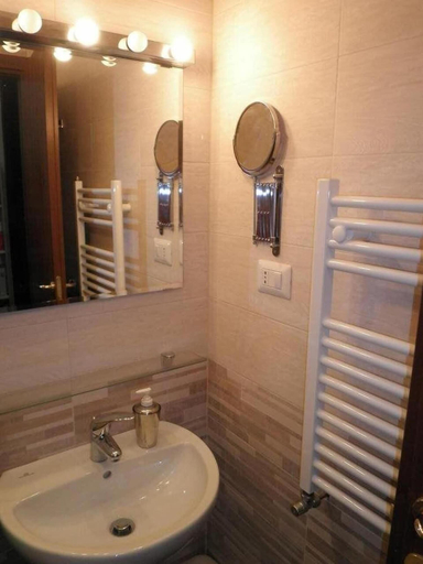 Bathroom 5, Don Milani, Matera