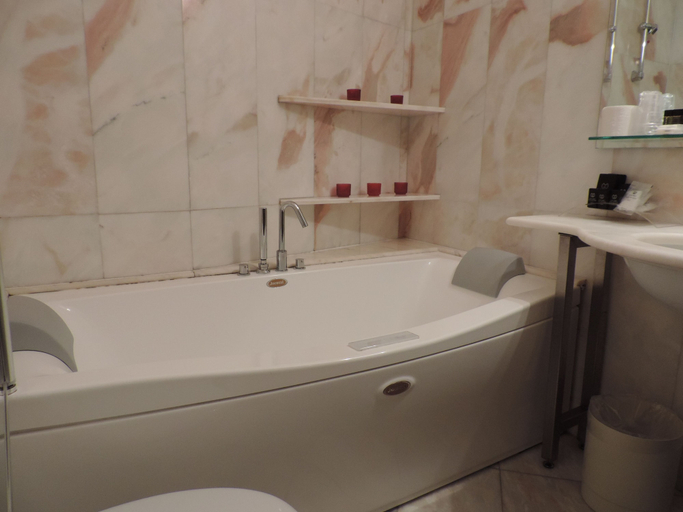 Bathroom 5, Hotel San Pietro, Verona