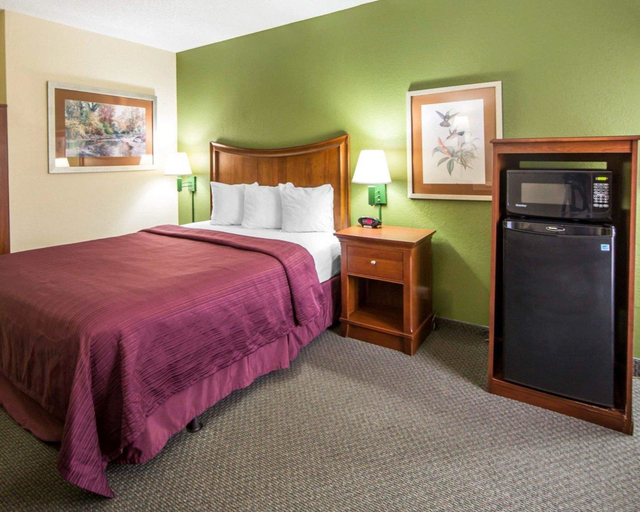 Bedroom 3, Quality Inn Merchants Drive, Knox