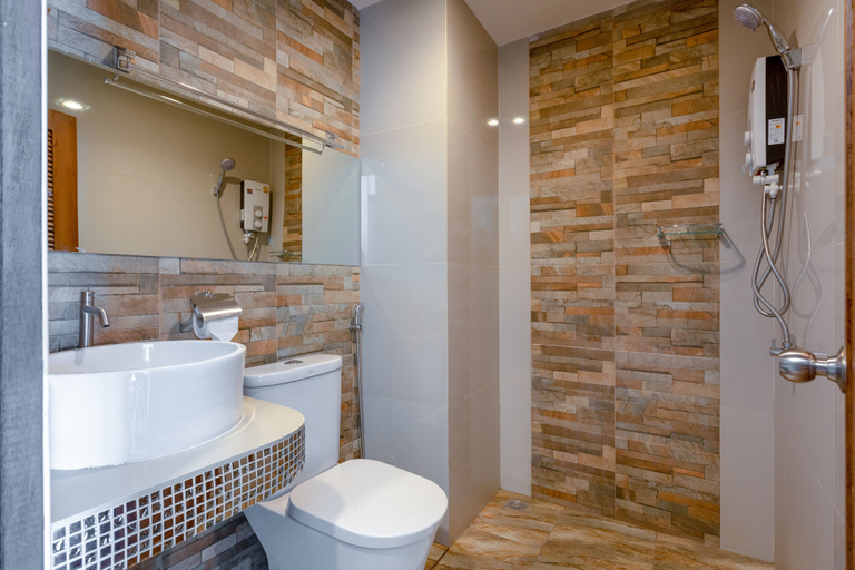 Bathroom 4, The Lord Nelson , Ban Chang
