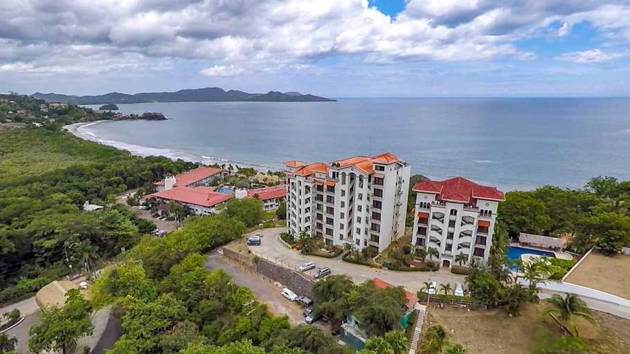 Exterior & Views 2, Elegant Oceanview Condo with Spacious Open-Concept Floor Plan and Inviting Beach Design, Santa Cruz