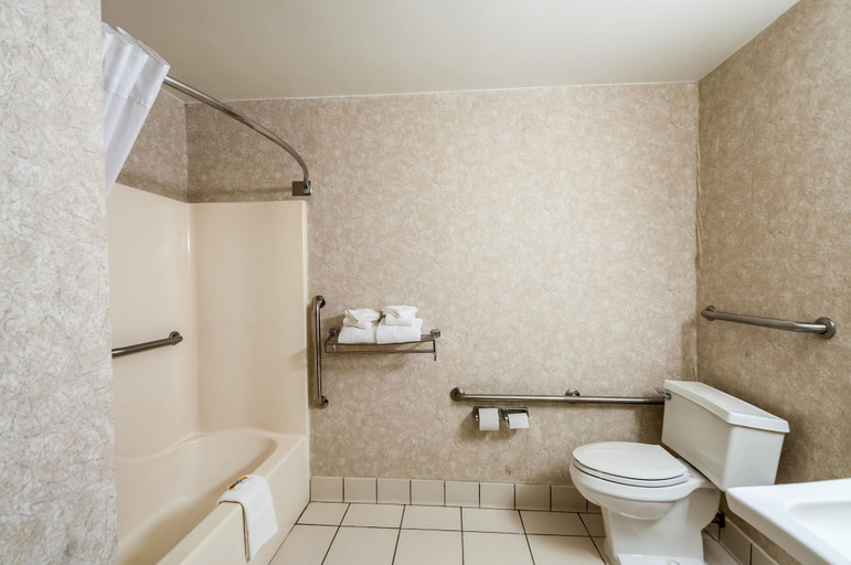 Bathroom 4, Quality Inn Solomons - Beacon Marina, Calvert