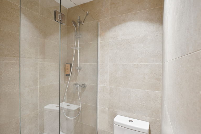 Bathroom 5, tent Lloret de Mar, Girona
