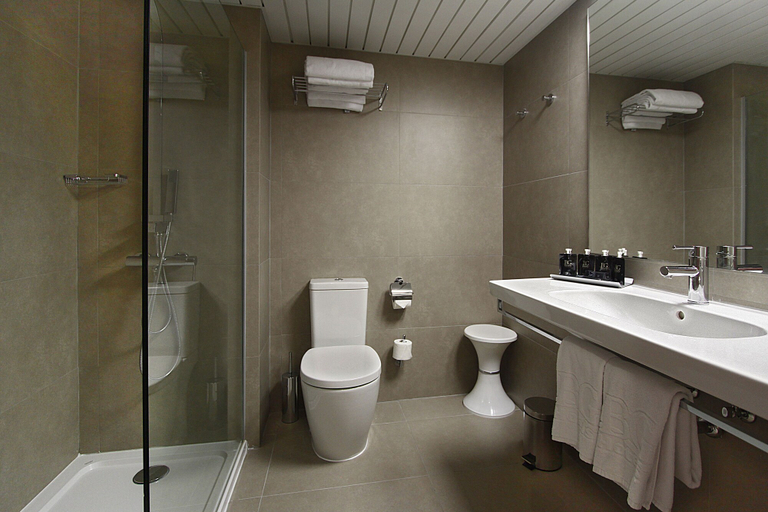 Bathroom 5, BG Hotel Caballero, Baleares