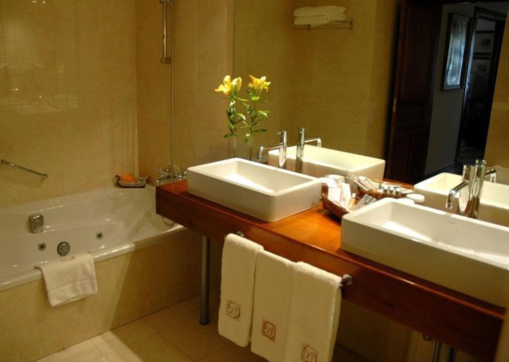 Bathroom 5, Hotel Puerta de la Luna, Jaén