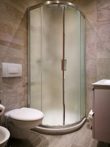 Bathroom 4, Residence Hotel Piccadilly, Rimini
