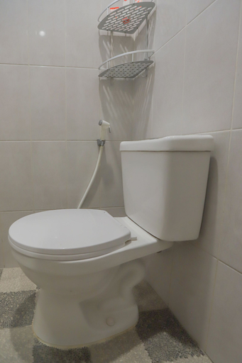 Bathroom 4, Hotel O Balcon Biru, Central Jakarta