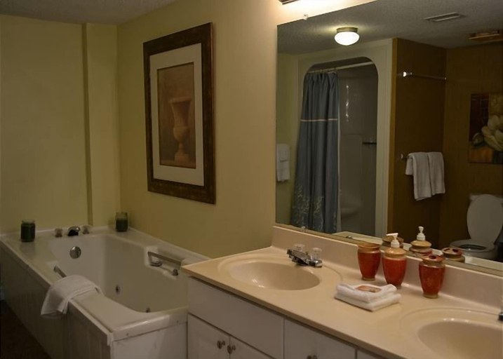 Bathroom, Sunswept Condominiums, Baldwin