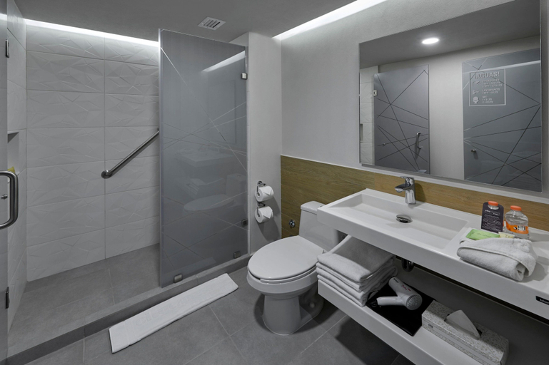 Bathroom, City Express Plus by Marriott Mérida, Mérida