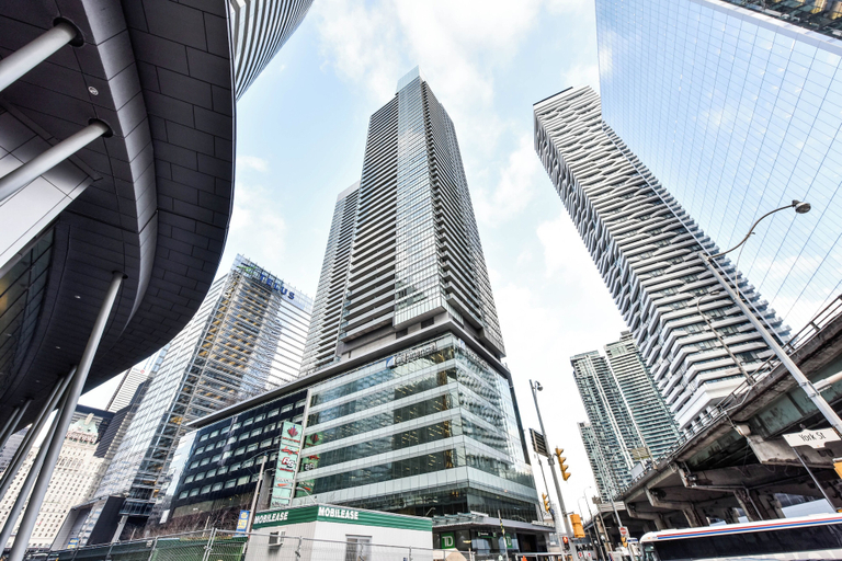 Exterior & Views, Diamond Collection- 2 & 3 Bedroom Suites, Toronto