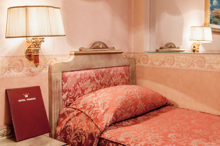 Bedroom 5, Hotel Venezia, Venezia