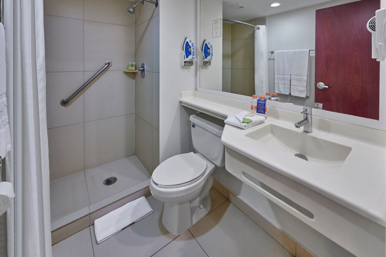 Bathroom 5, City Express by Marriott Lazaro Cardenas, Lázaro Cárdenas