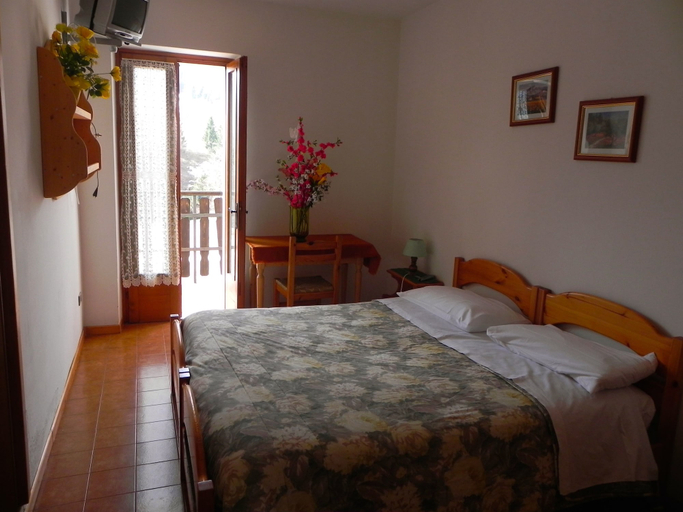 Bedroom 4, Rifugio Monte Baldo, Trento
