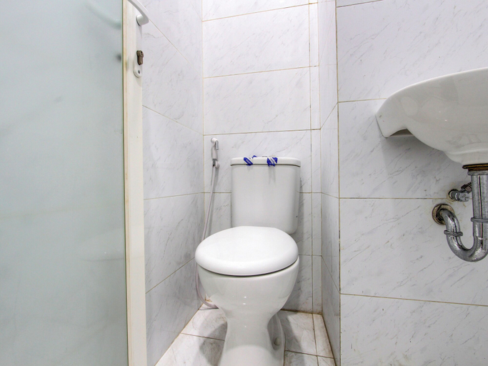 Bathroom 3, OYO 92479 Pasadena House, Semarang