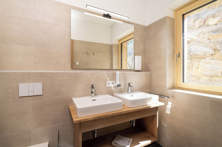 Bathroom 3, AlpenParks Wildbach Lodge Hochkönig, Zell am See