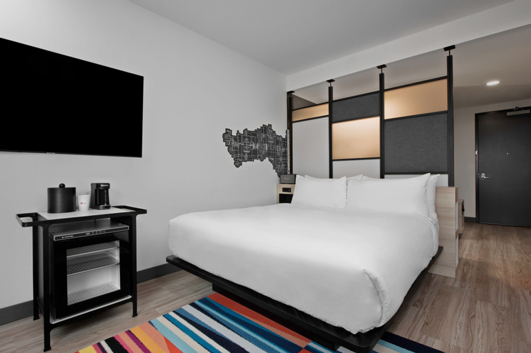 Bedroom 3, Aloft Kansas City Country Club Plaza, Jackson