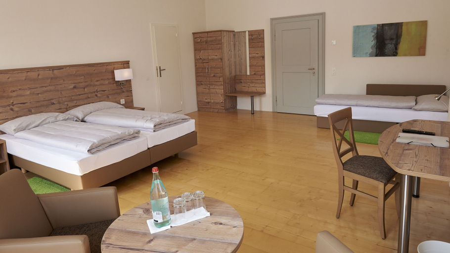 Bedroom 3, Klosterhotel Kreuz, Dorneck