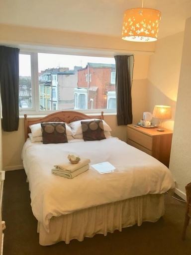 Bedroom 3, Macleods Guest House, Blackpool