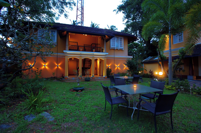 Exterior & Views