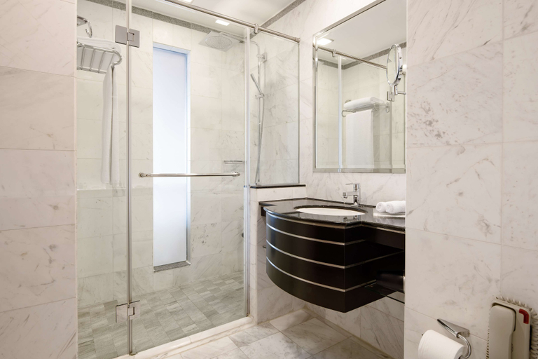 Bathroom 5, Radisson Blu Hotel, Dubai Media City, Dubai