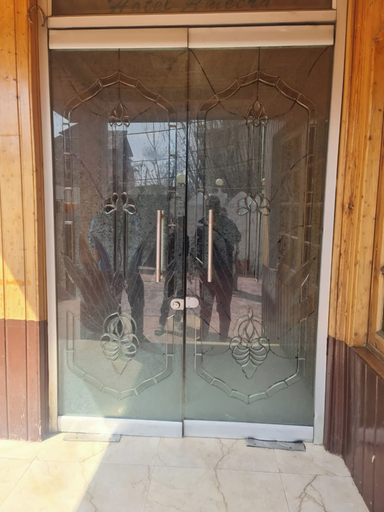 Others 5, Goroomgo Ameera Srinagar, Srinagar