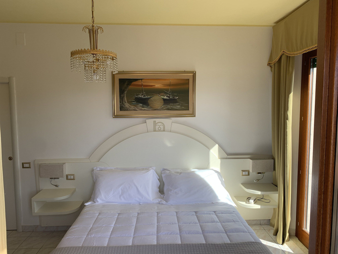 Bedroom 3, Hotel La Margherita & SPA, Sassari
