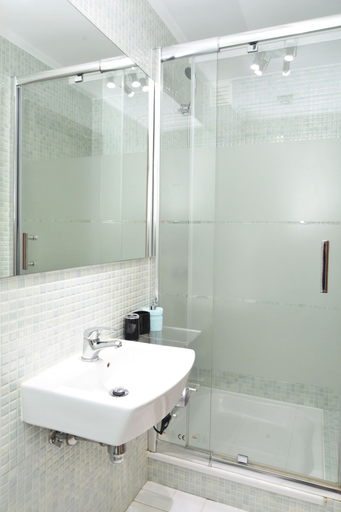 Bathroom, Casa Ginja - Castelo Apartment, Lisbon