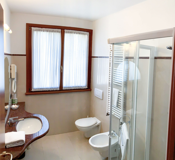 Bathroom 4, Eurohotel Palace Maniago, Pordenone
