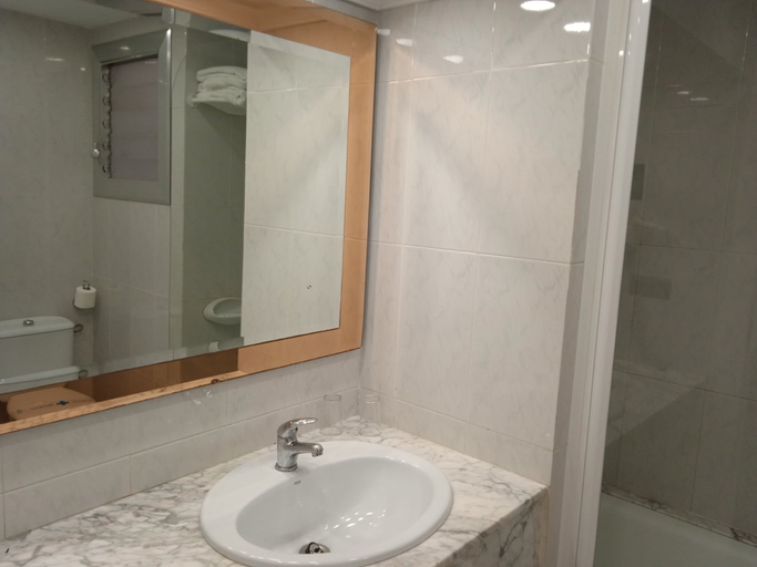 Bathroom 4, Hotel 153, Barcelona