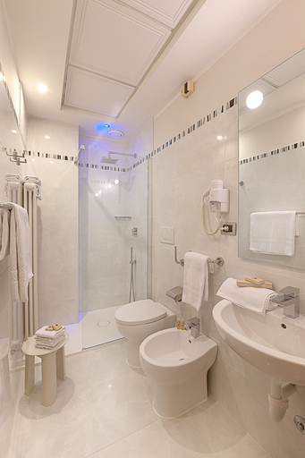 Bathroom 4, Hotel Mastino, Verona