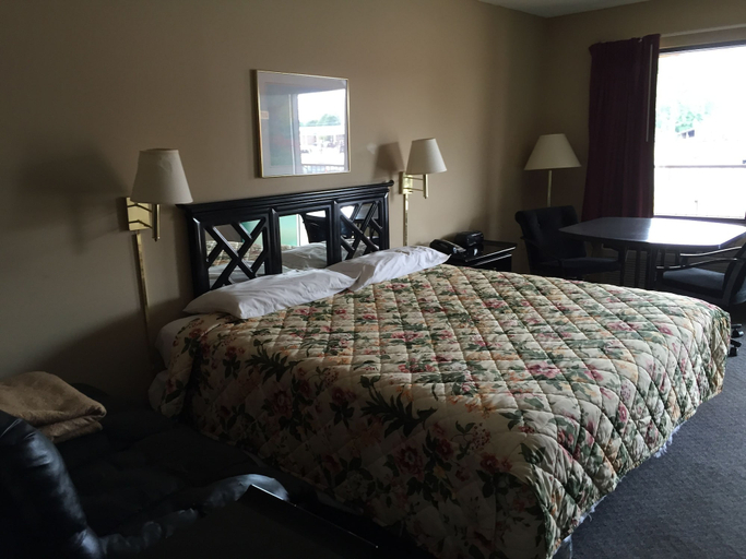 Bedroom 3, Highway Inn, Davie