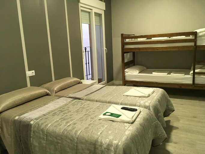 Bedroom 3, Pensión La Bilbaina - Albergue Logroño, La Rioja