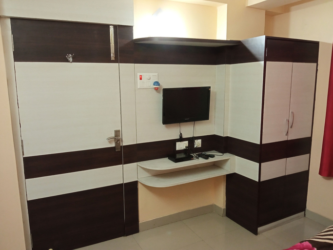 Bathroom 4, Hotel Viraat Inn, Gaya