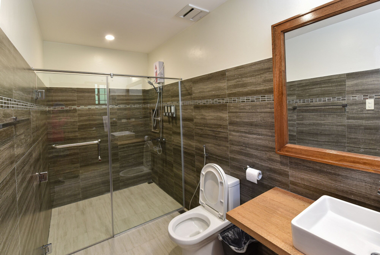 Bathroom 4, Nauvoo Farm Resort, Magalang